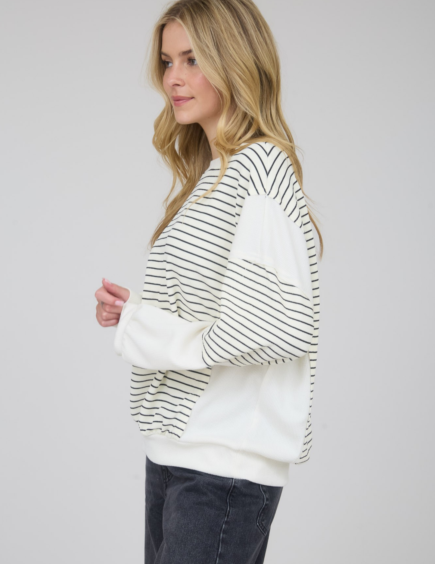 Contrast Stripe Raw Edge Long Sleeve Knit Top